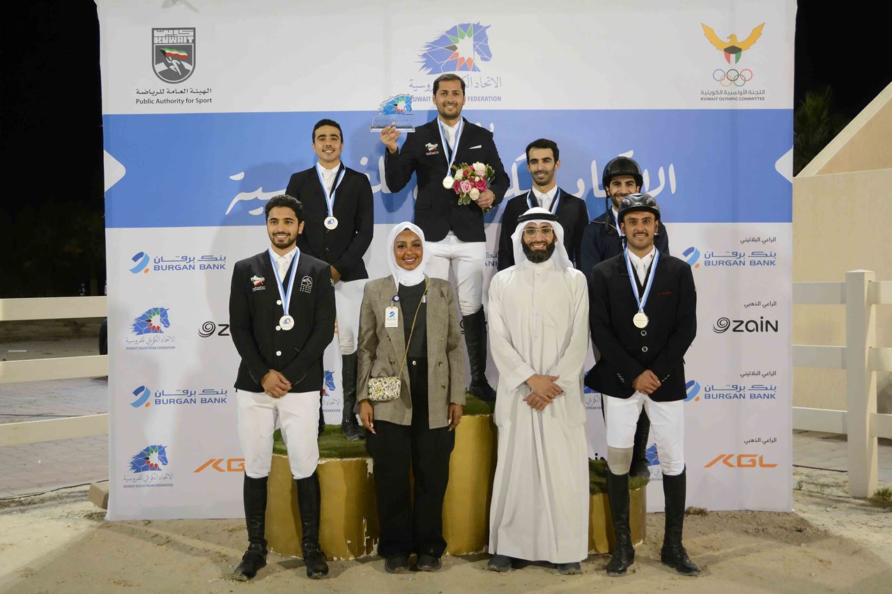 Ms. Shamayel Khaled Al-Harbi, Senior Officer – Social Media at Burgan Bank, with the winners.