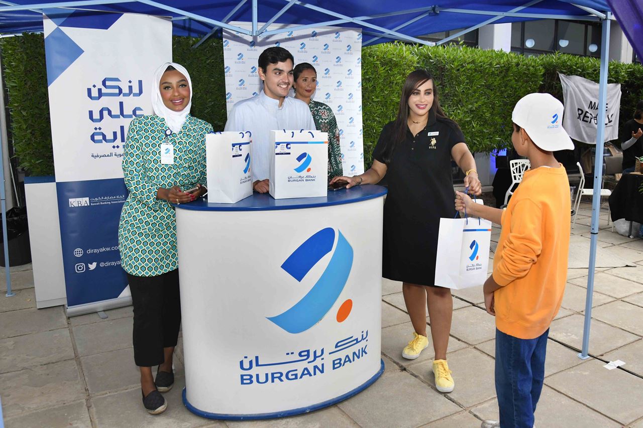 Ms. Hessa Hussain Al-Najadah, Mr. Talal AlAyar and Ms. Shamayel Khaled Al-Harbi from the Bank’s Marketing & Communications Department at the Bank’s booth