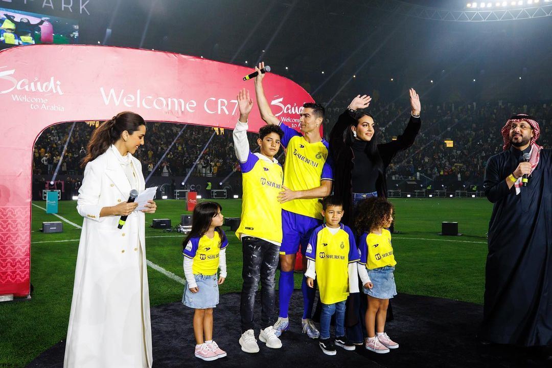 نادي النصر السعودي يستقبل كرستيانو رونالدو بحفل جماهيري مميز