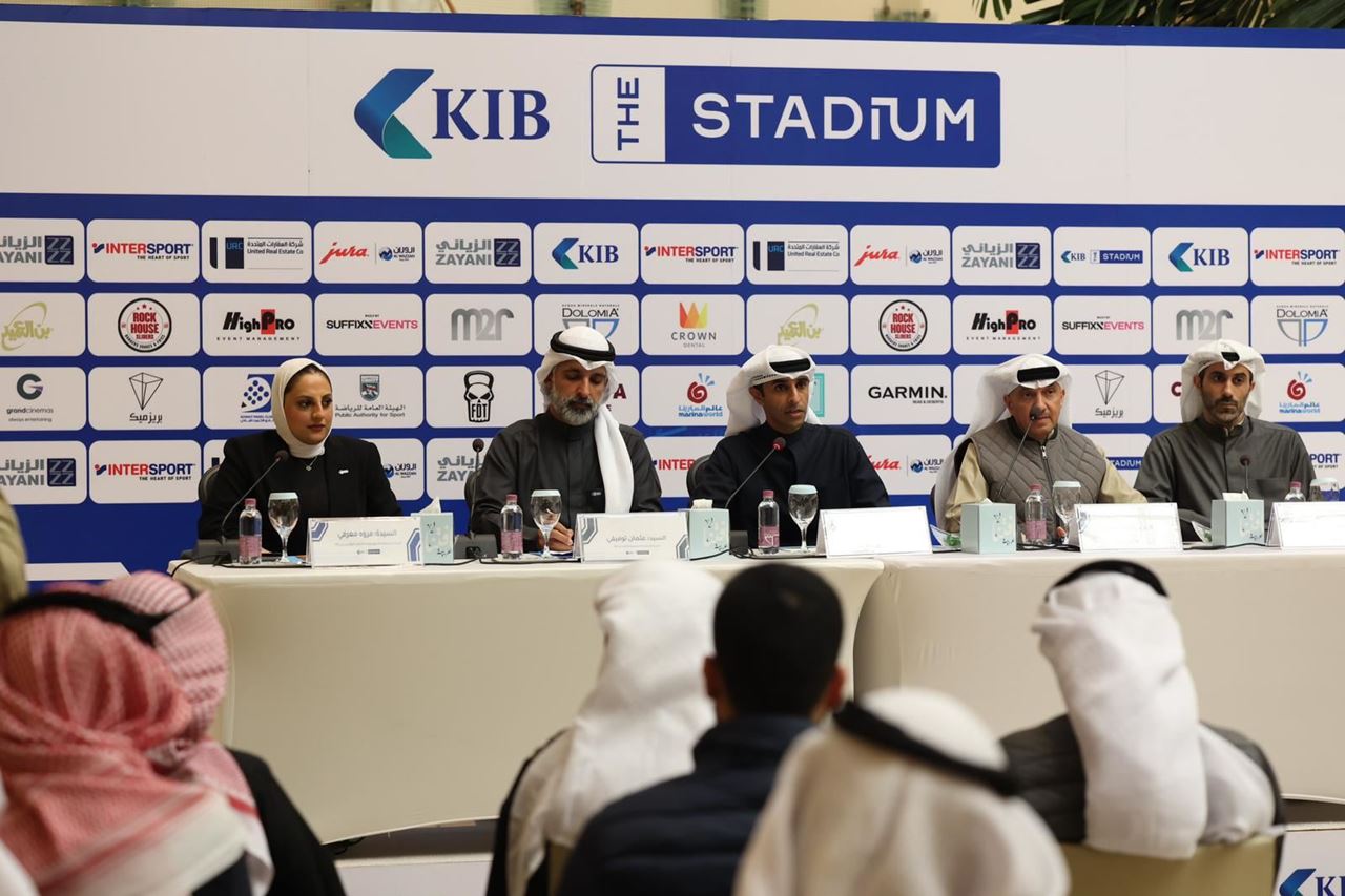 Marwa Marafie, Assistant Manager of Marketing and Corporate Communication at KIB, Othman Tawfeqe, General Manager of the Retail Banking Department at KIB, Ahmed AlMajed, Managing Partner at Suffix Events, Hamed AlHazeim, from the Public Authority of Sports and Ali Hayat from the Kuwait Padel Federation.