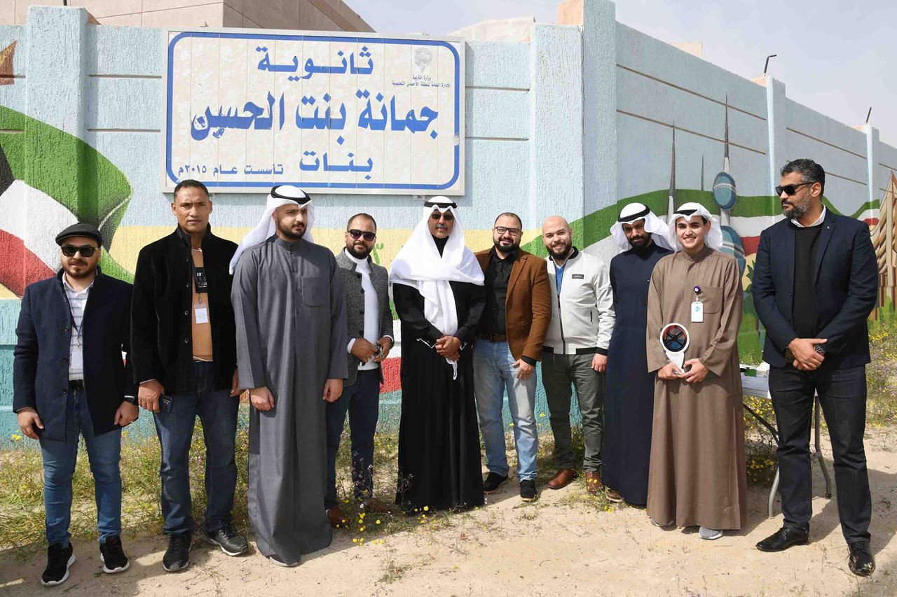 His Excellency the Governor with the volunteers and the Burgan Bank team