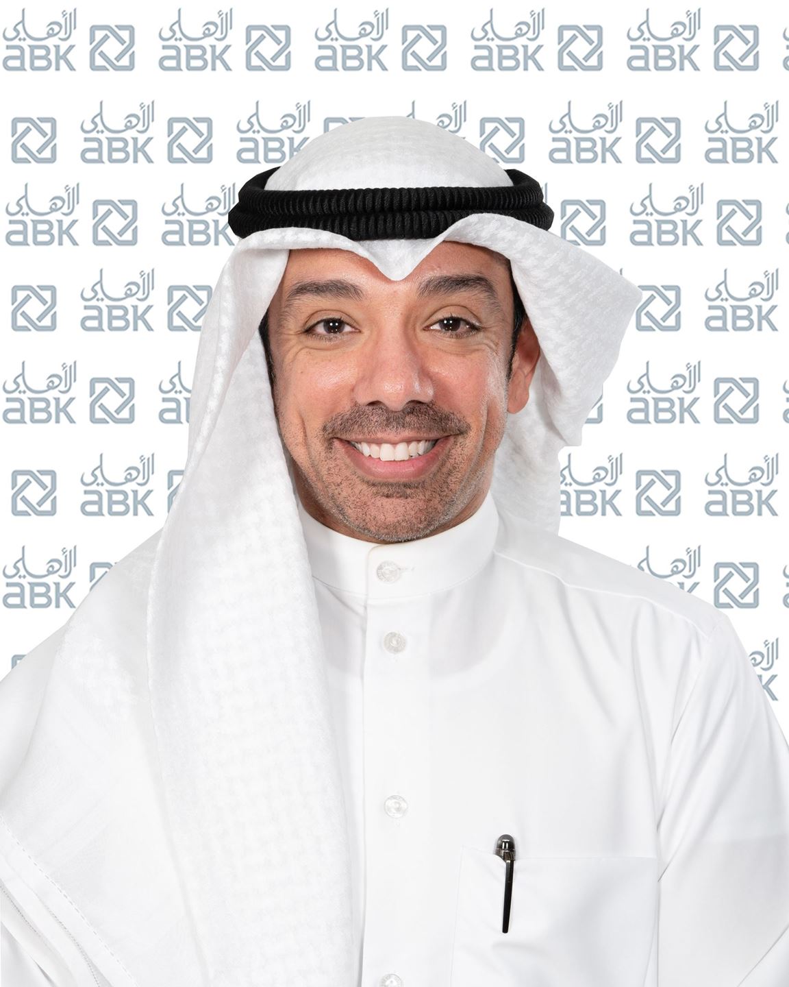 السيد/ صقر ال بن علي رئيس وحدة الإتصالات والعلاقات الخارجية بالإنابة في البنك الأهلي الكويتي
