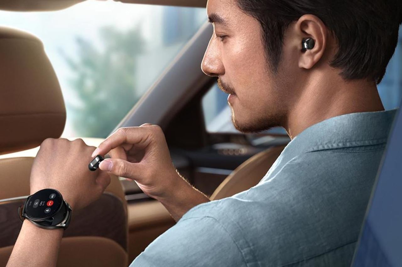 What makes the HUAWEI WATCH Buds the high-end 2-in-1 earbuds and smartwatch in Kuwait?