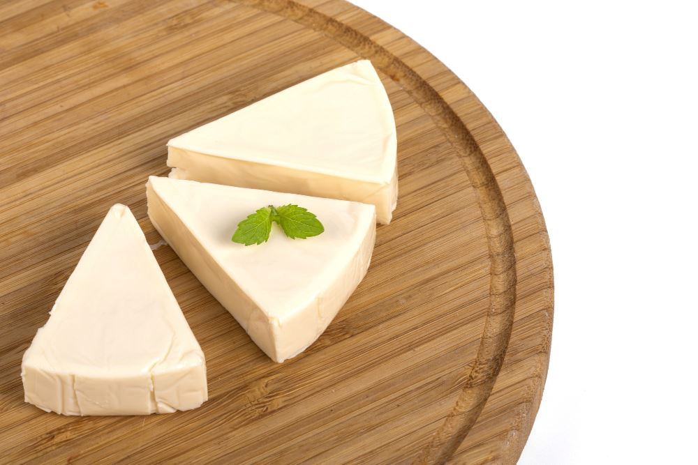 هل الجبنة المثلثات خطر على صحة الأطفال؟