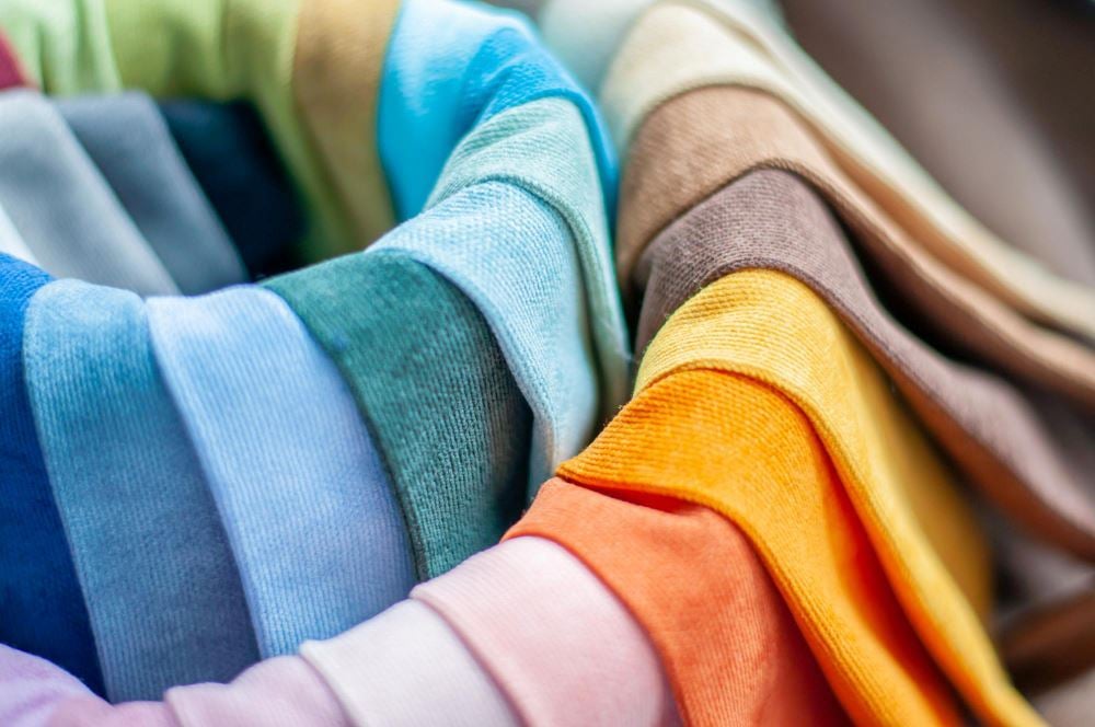 ما هي الأقمشة الطبيعية التي تستخدم في صناعة الملابس؟