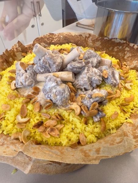 طريقة تحضير الطبق الأردني التقليدي المنسف