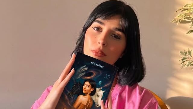 ما القصة وراء كتاب زينة مكي الأول "الثقب الأسود"؟